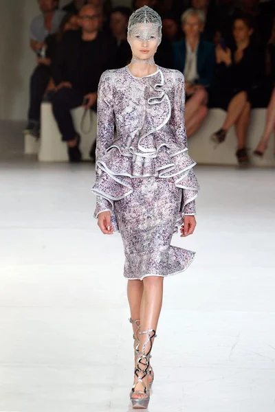 Look 10